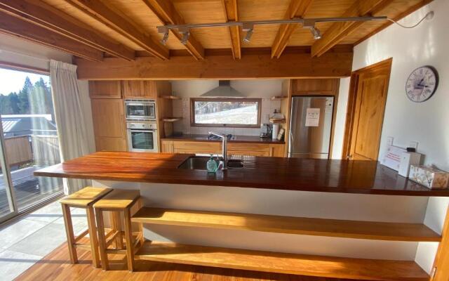 Glacier Rock Lakeview House