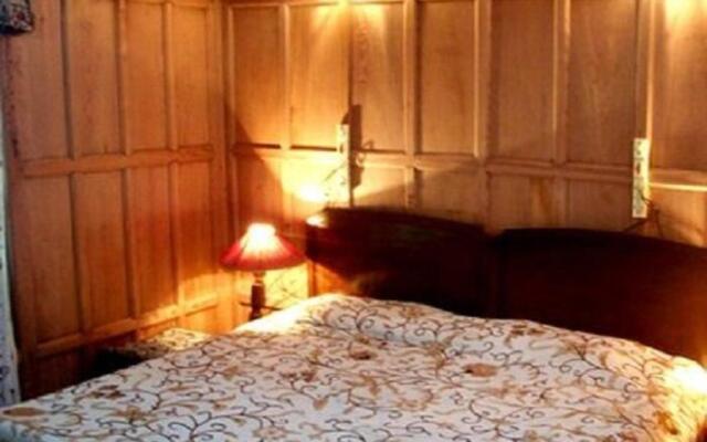 New Lucky Kashmir Houseboats