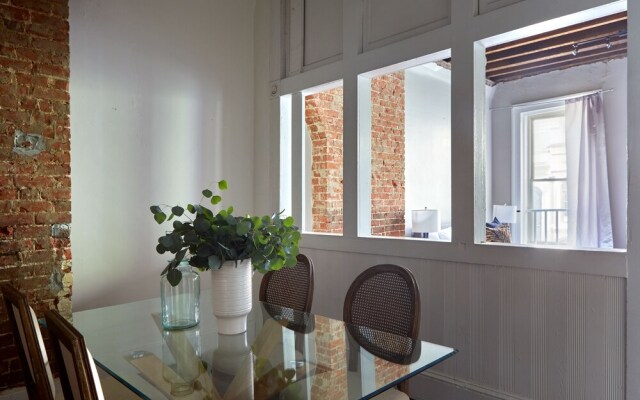 Charming Central Business District Studios by Sonder