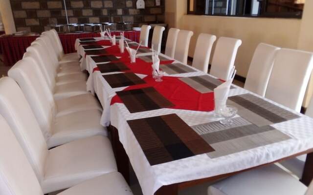 Vienna Woods Holiday Inn Limited