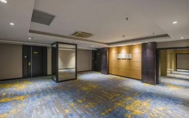 Jinpeng International Hotel (Duyun Dashiban Ancient Street)