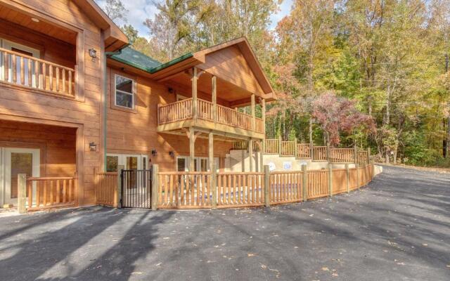 Smoky Mountain Splash, 6 Bedroom, Private Pool, WiFi, Pool Table, Sleeps 18