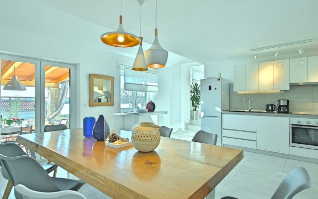 Modern Seaside Home With Swimming Pool in Vodnjan