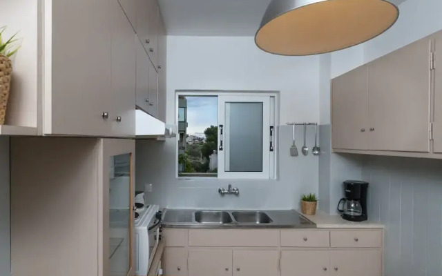 51m² Renovated Apartment in Vouliagmeni