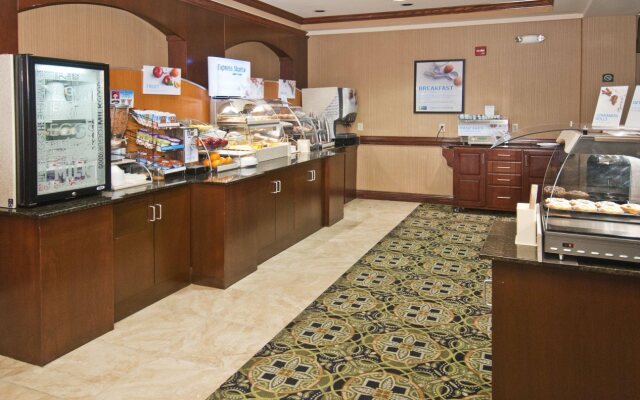 Holiday Inn Express & Suites Ocean Springs by IHG