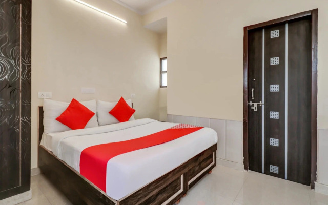 Hotel Sapphire by OYO Rooms
