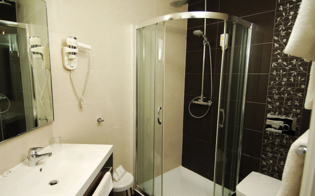 Celenga Apartments with free offsite parking