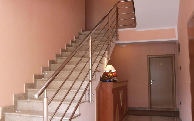 Viv Hotel