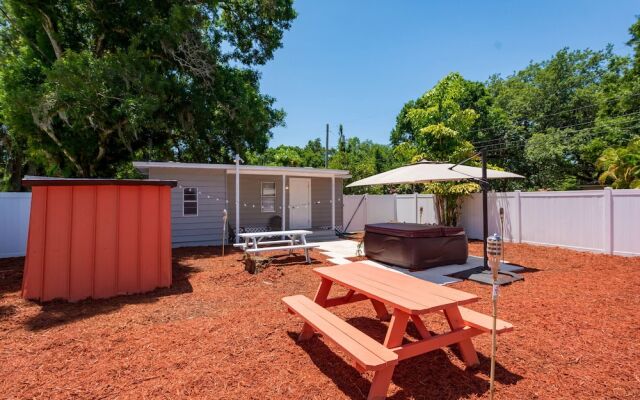 Sleeps 4 Hot Tub Fenced INN