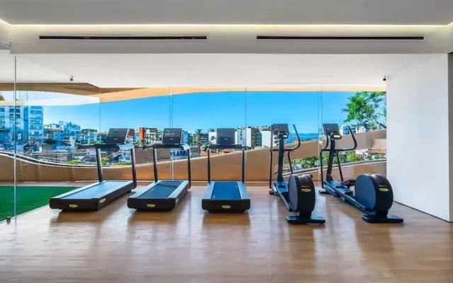 Soho PV Stunning Views Luxury Heated Rooftop Pool