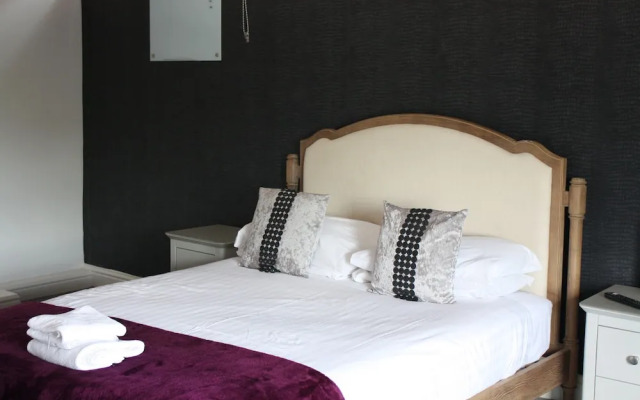 Hare & Barrel Hotel