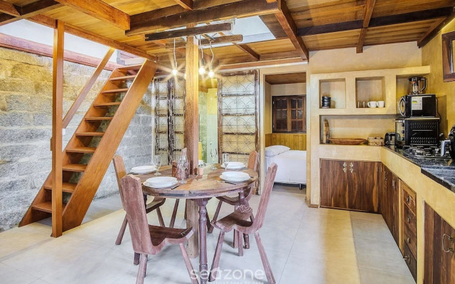 House With Valley View Near the Center - Mrv0001