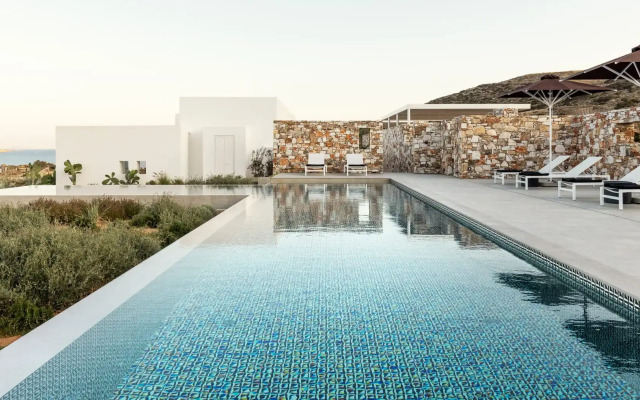 TWWO Antiparos