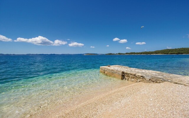 Stunning Home in Zdrelac With Wifi and 2 Bedrooms