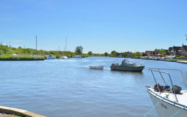 Pleasant holiday home in Horning with pond