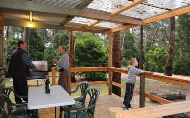 Lakes Entrance Log Cabins