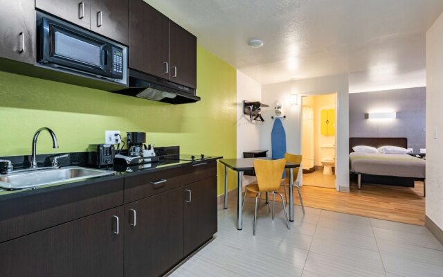 Studio 6 Monroe, LA - Hwy 165