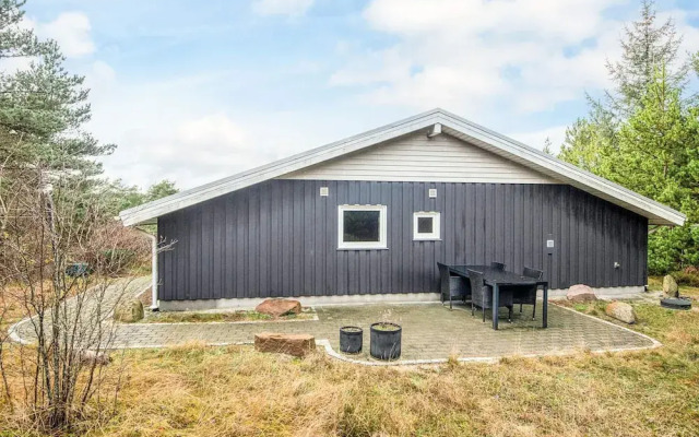 Secluded Holiday Home in Henne near Beach
