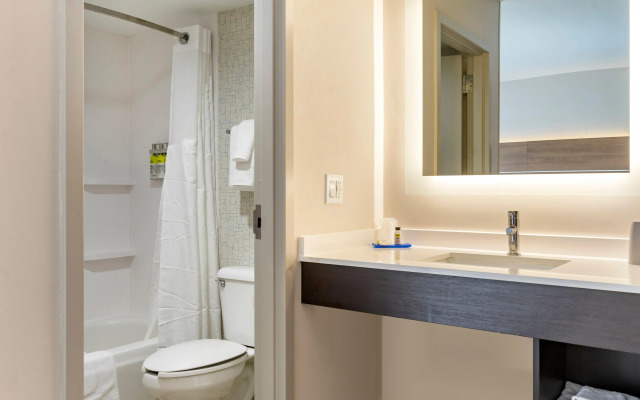 Holiday Inn Express Hotel & Suites Albuquerque Midtown by IHG