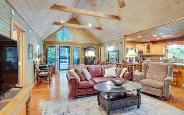 Hot Tub, Decks & Creek Access: Mccaysville Cabin!