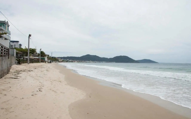 Ambiente Descolado 100m da praia e piscina