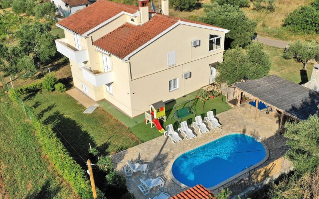 Large home with  pool and outdoor kitchen,300 m distant from the sandy beach !