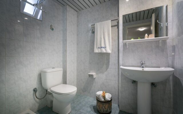Alamis Hotel & Apartments