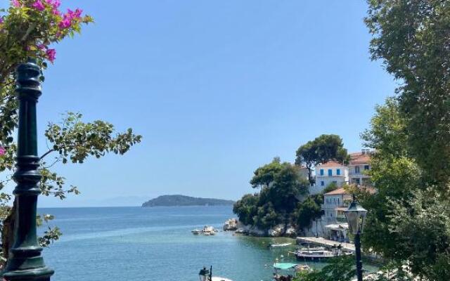 Raphael Skiathos Living-Olga