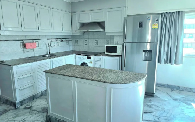 Large Apartment 401 jhr