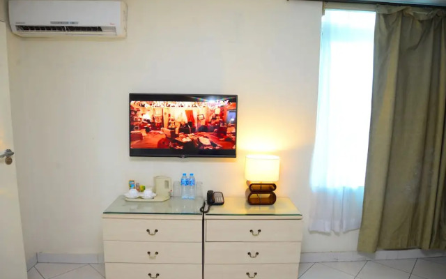 Golden Royale Hotel