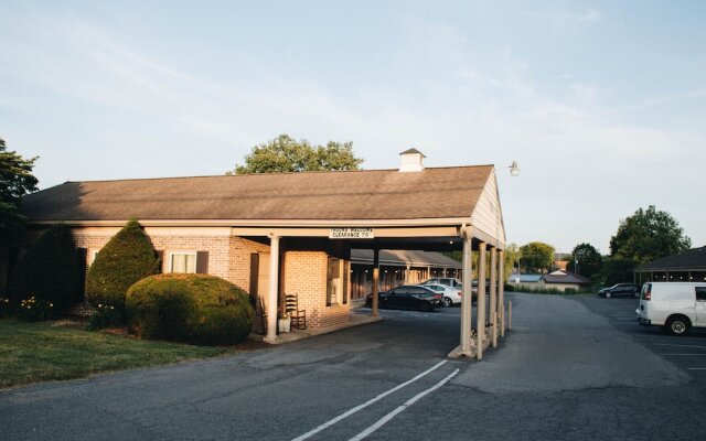 Country Squire Inn and Suites