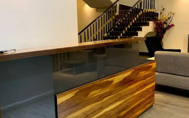 De James Hotels and Suites