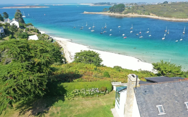 Superb sea View / Private Beach Access