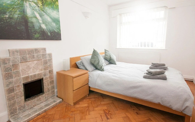 Spacious Apartment Close to City Centre & Stadiums