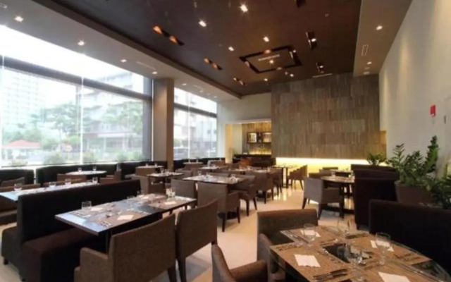 The B Hotel