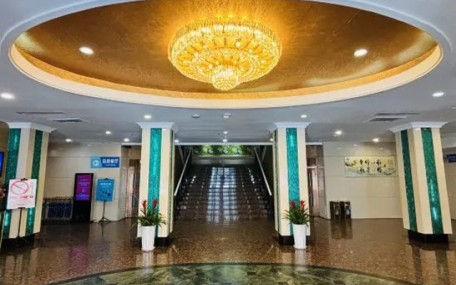 Xinxiang Jiuzhou Hotel (Railway Station Pangdonglai Plaza)