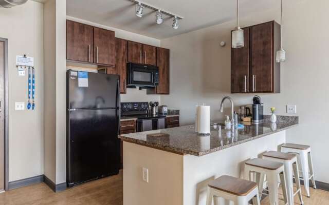 Milwaukee Fabulous 1BD 1BA Downtown Apartment