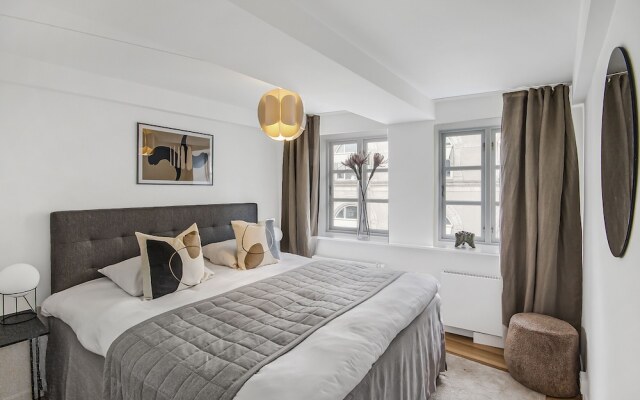 Sanders Regent - Smart 2-bdr Apt With Terrace