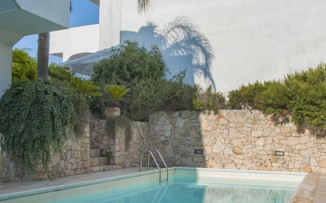 Apartment in Salento With Sea View & Pool