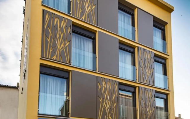 Unique Hotel & Residence