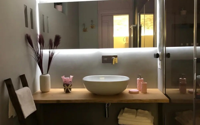 Nenetta Rooms