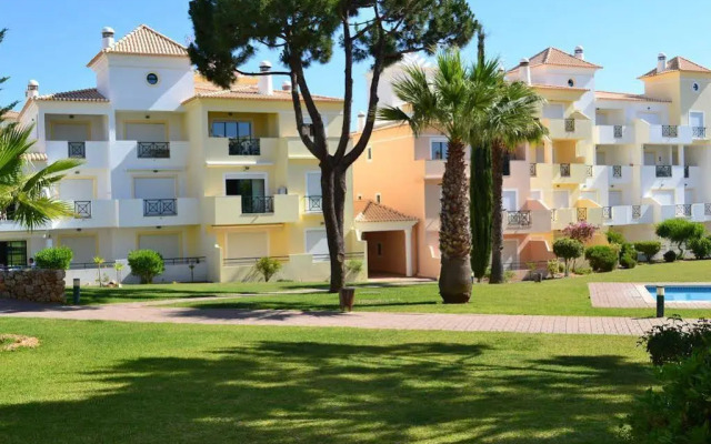 Condominio Jardins Santa Eulalia by Garvetur