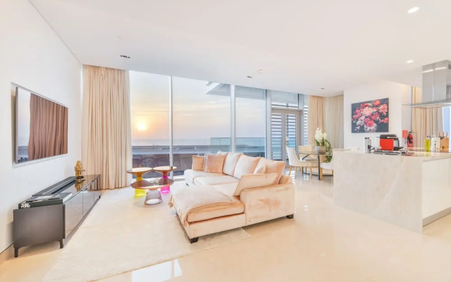 Posh Oceanfront 2BR in Bluewaters Island