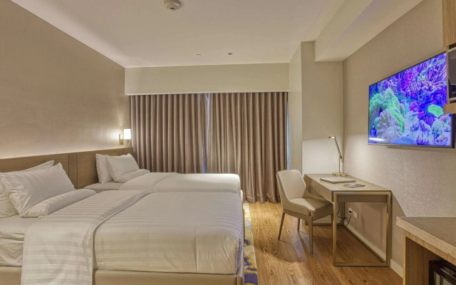Novotel Suites Manila at Acqua