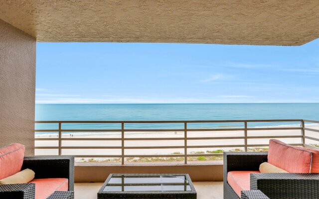 Beachfront Condo With 180-degree Views and Pool