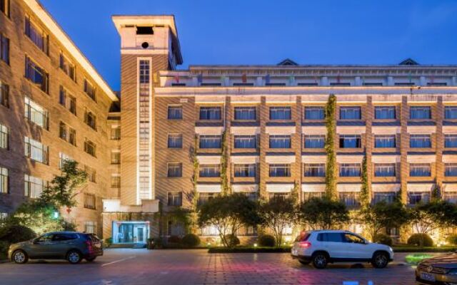 Qingyang Xifeng Hotel