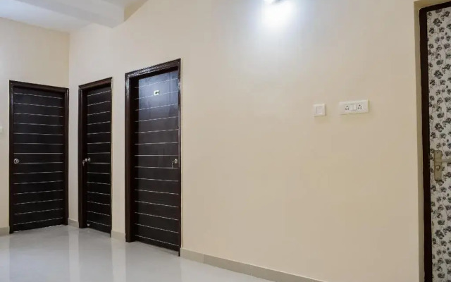 Shiv Sai Palace by OYO Rooms