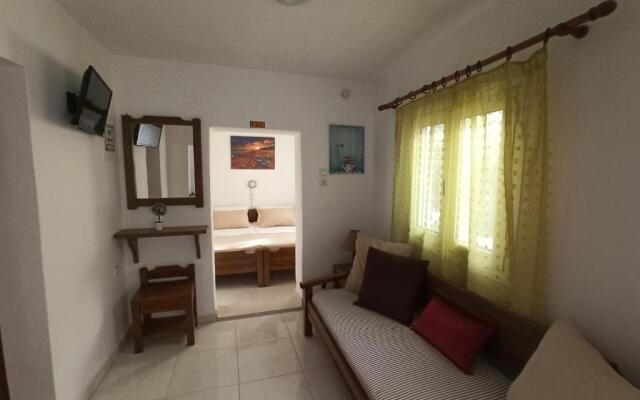 MELINA'S house