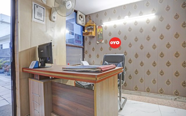 Oyo 90217 Tiwari Residency