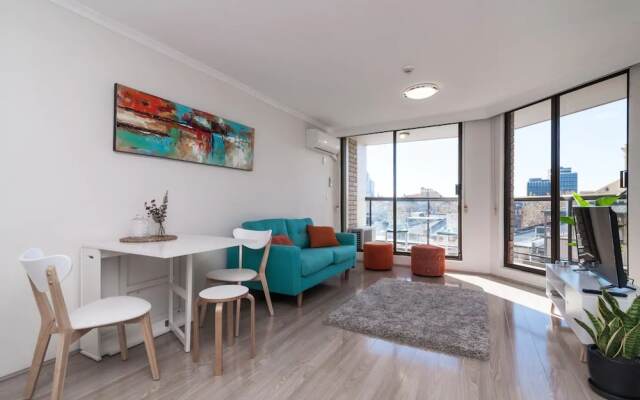 New Modern Apartment in Central Location